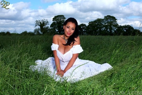 Mature lady Danica Collins looses her large tits from a white dress in a field | Фото 9