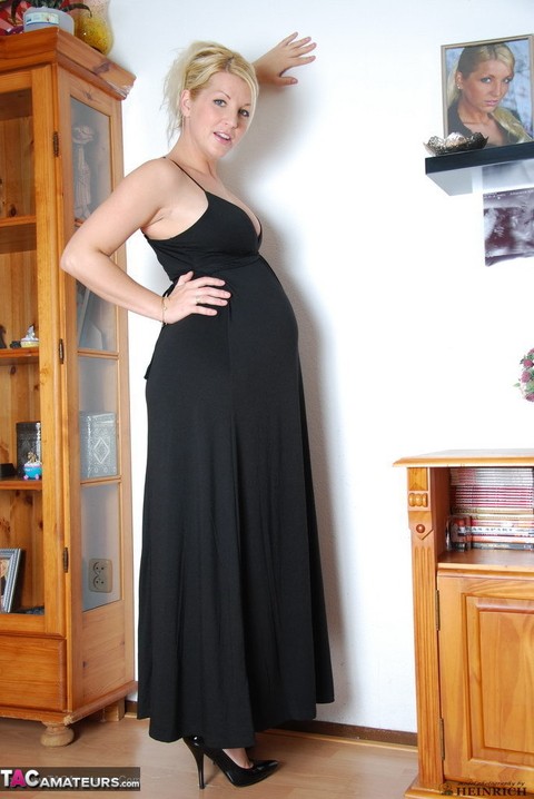 Pregnant blonde beauty drops gown to reveal her swollen belly & full milkers | Фото 6