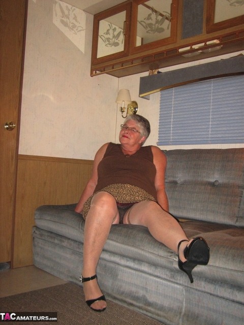 Fat granny Girdle Goddess gets naked on a sofa in stockings and footwear | Фото 4