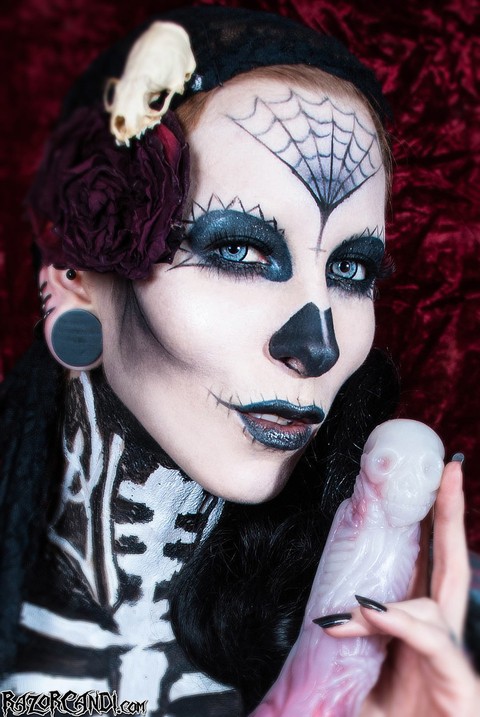 Solo model Razor Candi toys her pussy in skeleton bodypaint