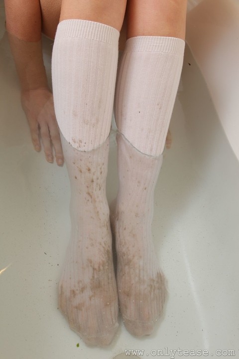 Blonde schoolgirl Joceline washing innocent body & dirty socks in the bathtub | Фото 17