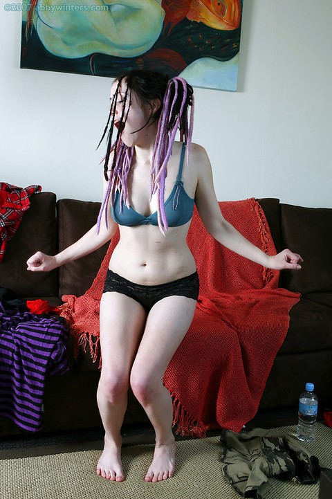 Cute dreadlock attired amateur Jade L posing in bra and underwear | Фото 10