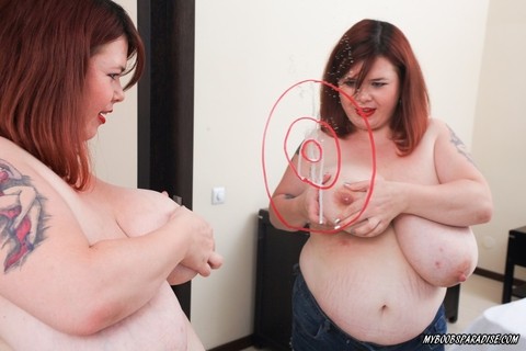 Overweight redhead Roxanne Miller squirts breast milk from her massive boobs | Фото 3