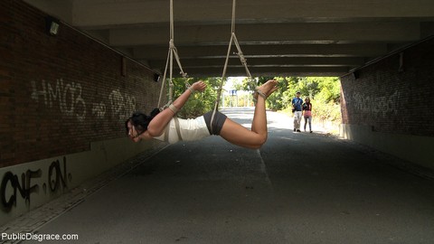 Public Disgrace Bailey, Zenza Raggi | Фото 12