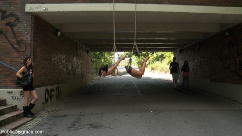 Public Disgrace Bailey, Zenza Raggi | Фото 13