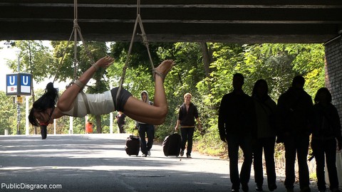 Public Disgrace Bailey, Zenza Raggi | Фото 9