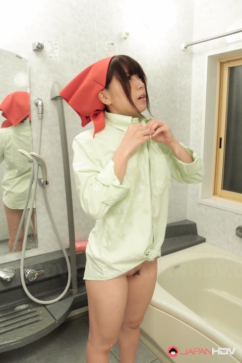 Brunette Japanese lady Aimi Tokita teases with her ass while cleaning | Фото 20