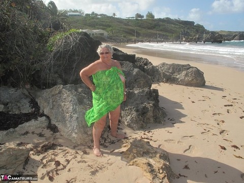 Obese nan Grandma Libby gets wet and naked while spending the day at a beach | Фото 6