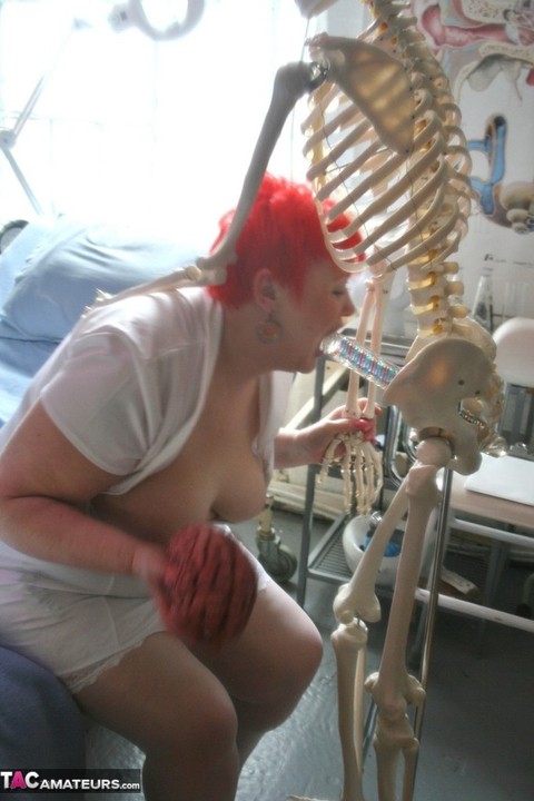 Older redheaded BBW Valgasmic Exposed has sexual relations with a skeleton | Фото 12