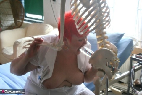 Older redheaded BBW Valgasmic Exposed has sexual relations with a skeleton | Фото 16