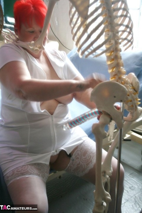 Older redheaded BBW Valgasmic Exposed has sexual relations with a skeleton | Фото 19