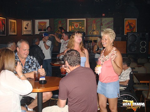 Mature swinger Tracy Lick and girlfriends seduce men at a cheap beer joint | Фото 1