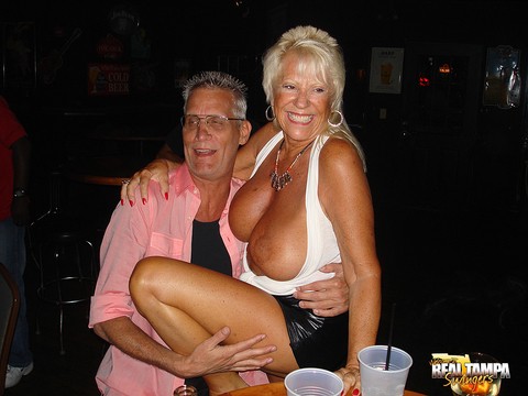 Mature swinger Tracy Lick and girlfriends seduce men at a cheap beer joint | Фото 5