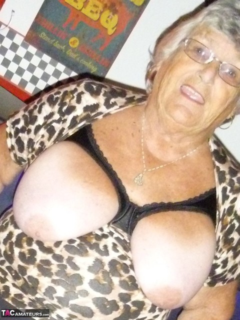 Fat nan Grandma Libby holds her big saggy tits in hand in nylons and garters | Фото 5