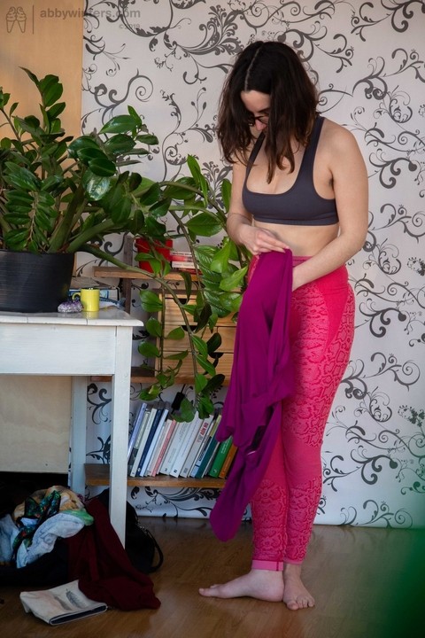 Nerdy Australian girl Lucia M flashes her super hairy pussy while changing | Фото 18