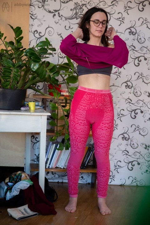 Nerdy Australian girl Lucia M flashes her super hairy pussy while changing | Фото 19