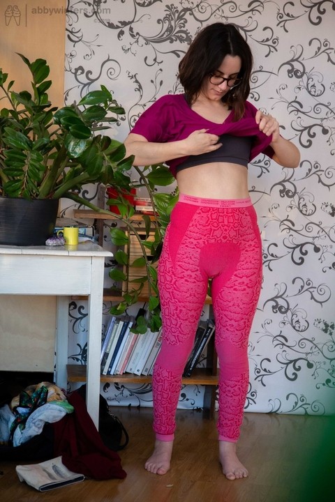 Nerdy Australian girl Lucia M flashes her super hairy pussy while changing | Фото 21