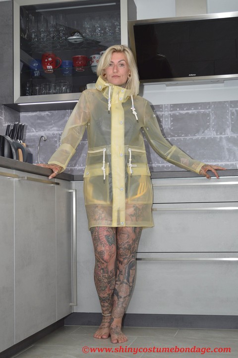 Tattooed blonde Miss Francine models barefoot in a raincoat over rubber wear | Фото 11