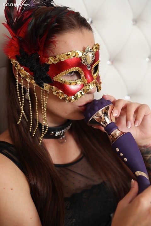 Horny girl Aika May removes her masquerade mask before masturbating in heels | Фото 3