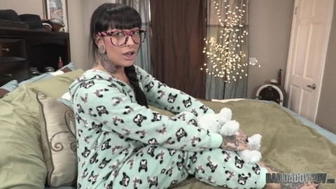 Tattooed brunette exposes her enhanced tits while on a bed | Фото 10