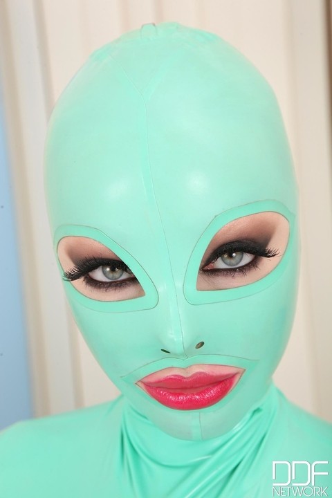 Babe in an aqua-blue latex suit Latex Lucy gets rammed by a masked man | Фото 1