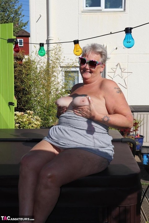 Fat nan Valgasmic Exposed licks a shoe while exposing herself in the backyard | Фото 11