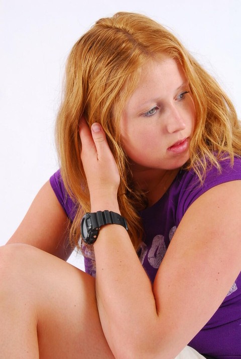 Natural redhead Judy models a black G-Shock watch while fully clothed | Фото 1