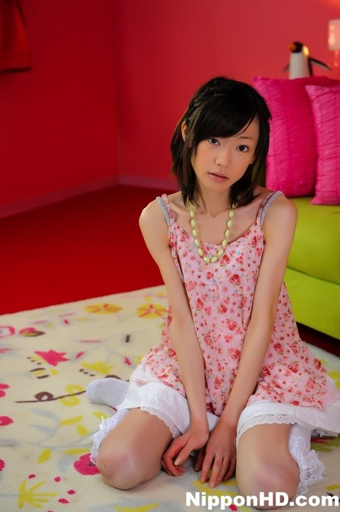 Petite Japanese girl with a pretty face models non nude in knee socks | Фото 3