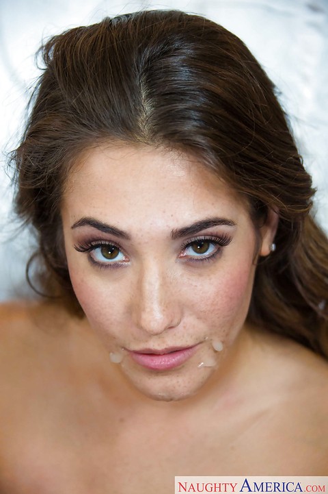 Tanned milf Eva Lovia gets cum on face after kissing with this dick | Фото 16