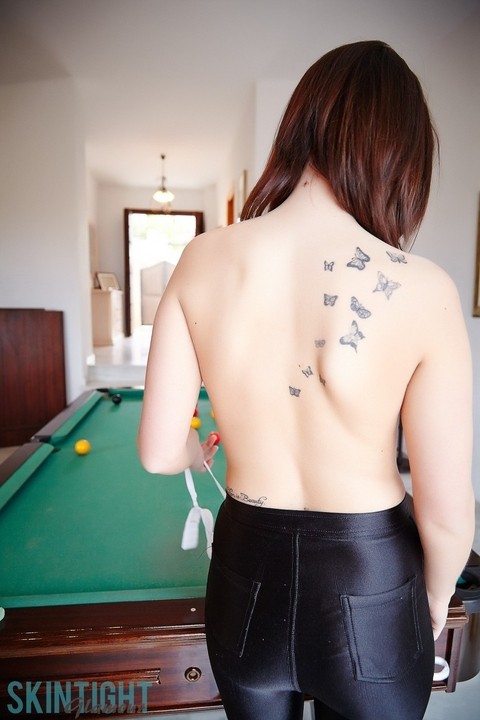 Hot girl Helen G goes topless on a pool table in skin tight pants | Фото 4