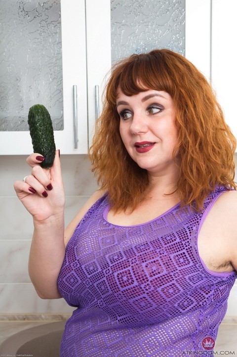 Chubby wife Katrin Porto plays with a cucumber after revealing her hairy twat | Фото 2