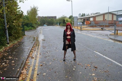 Mature redhead Barby Slut gets naked in public places on a wet day | Фото 10