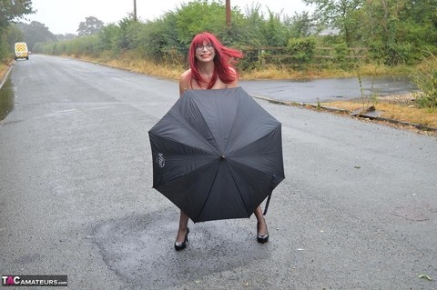 Mature redhead Barby Slut gets naked in public places on a wet day | Фото 19