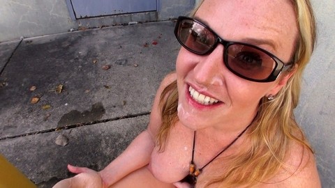 Dee Siren sucks off a cock after dildoing and pissing in a public place | Фото 17