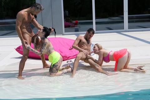 Hot Kelly Stafford & Megan Inky anal banged & facialed in poolside group sex | Фото 2