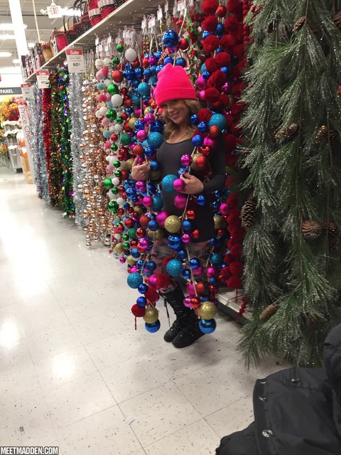 Amateur chick Meet Madden goes Christmas shopping topped in a pink toque | Фото 9