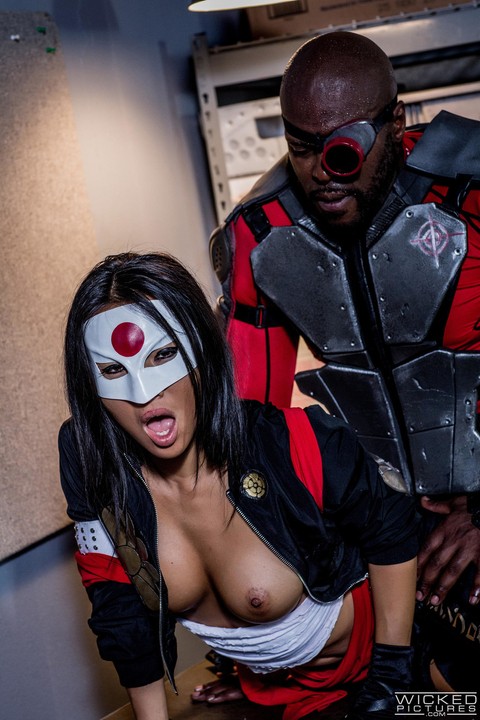 Asian MILF Asa Akira gets fucked by suicide squad member Lexington Steele | Фото 15