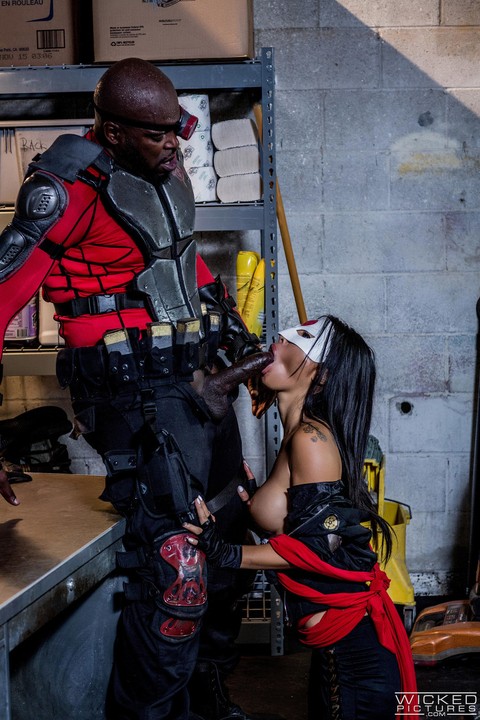 Asian MILF Asa Akira gets fucked by suicide squad member Lexington Steele | Фото 3