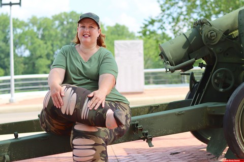 Obese amateur Goddess Pear models for a SFW shoot on an artillery gun in camo | Фото 2