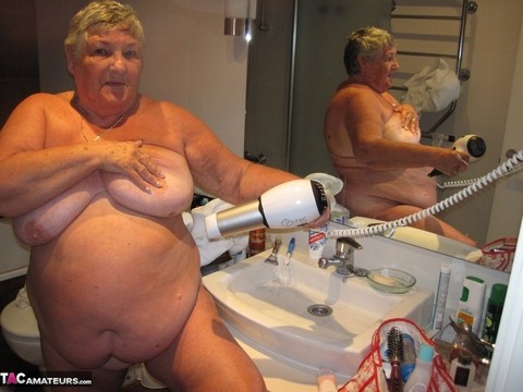 Obese amateur Grandma Libby blow drys her hair after taking a shower | Фото 18