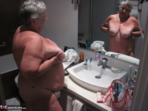 Obese amateur Grandma Libby blow drys her hair after taking a shower | Фото 20