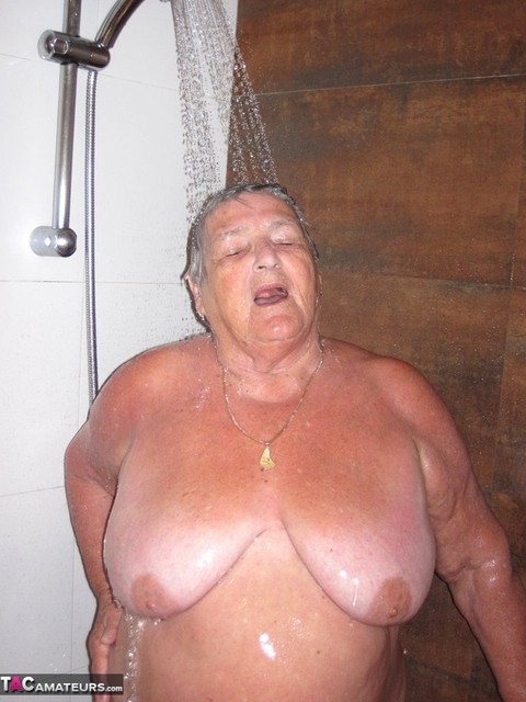 Obese amateur Grandma Libby blow drys her hair after taking a shower | Фото 8