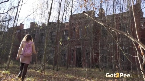 Solo girl Rita hikes up her skirt to take a piss by an abandoned building | Фото 15