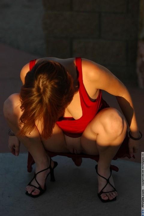 Amateur babe Violet shows her fantastic naturals and masturbates outdoors | Фото 9