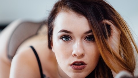 Pale redhead model Misha Cross crosses her legs to display her tight pussy | Фото 8