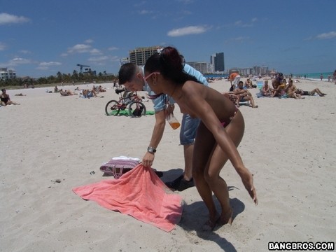 Hot ebony Vanessa gives head & gets fucked by a stranger she met on the beach | Фото 6