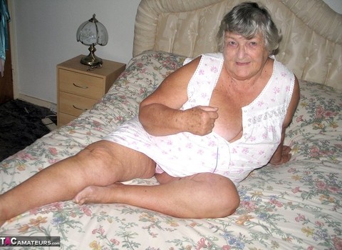 Old woman Grandma Libby grabs her fat roll after getting naked on a bed | Фото 4