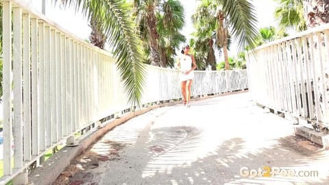 Caucasian chick Chloe Lamour takes a piss while on a pedestrian bridge | Фото 1