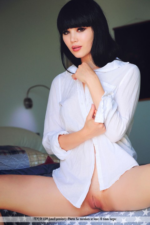 Dark haired model Malena F gets naked before donning a white blouse | Фото 15