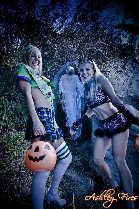 Naughty blonde chicks Aaliyah Love and Ashley Fires celebrating Halloween | Фото 3